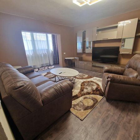 Apartament Iulius 3 Manastire Curtea De Arges Ngoại thất bức ảnh