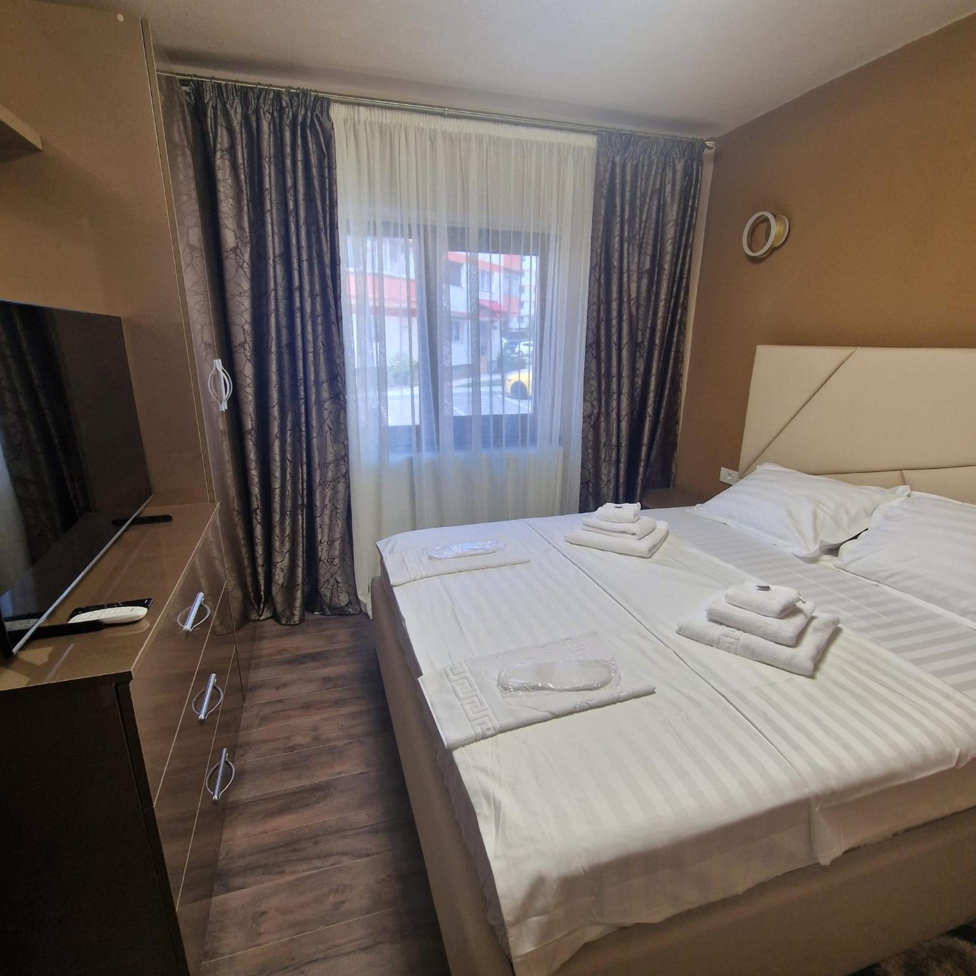 Apartament Iulius 3 Manastire Curtea De Arges Ngoại thất bức ảnh