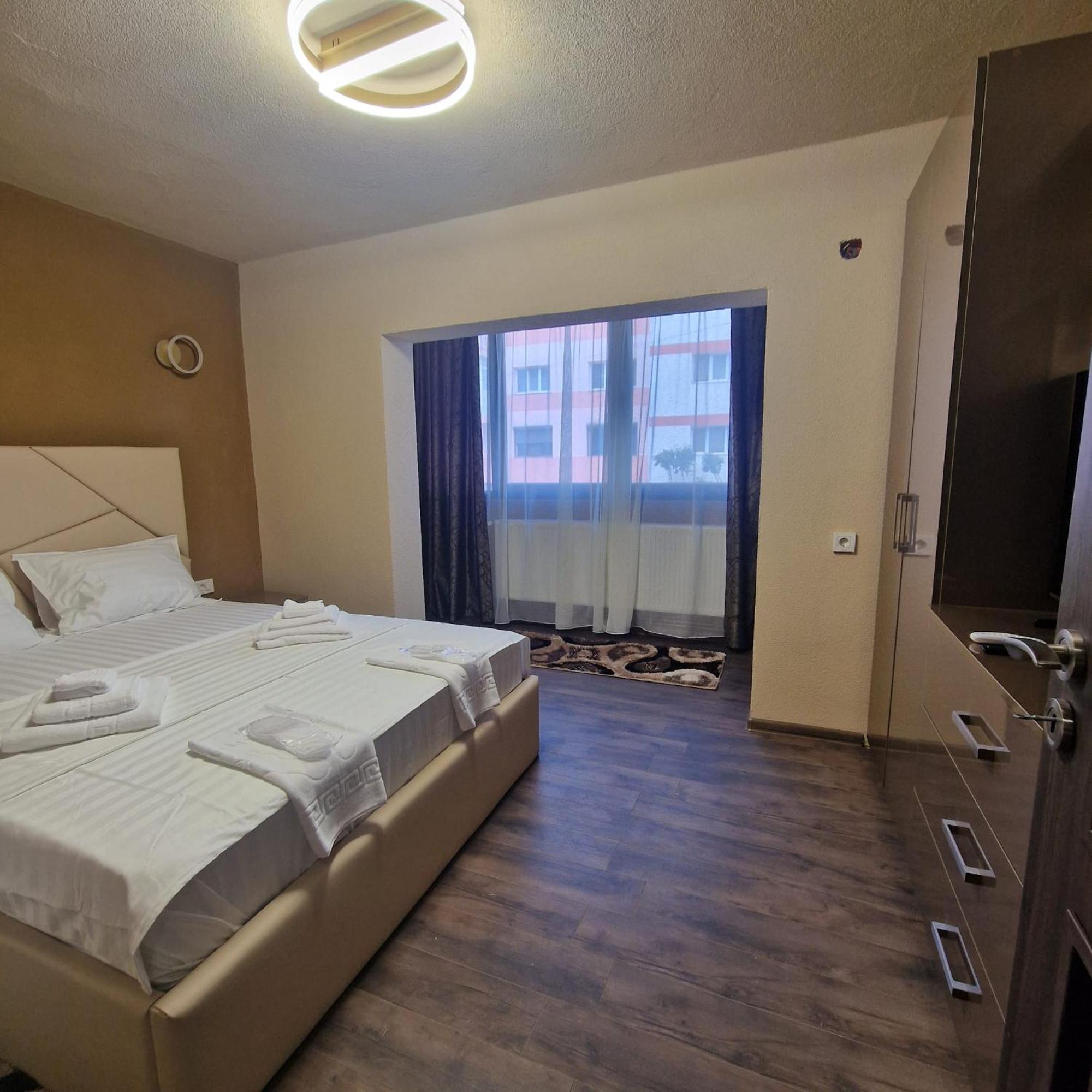 Apartament Iulius 3 Manastire Curtea De Arges Ngoại thất bức ảnh