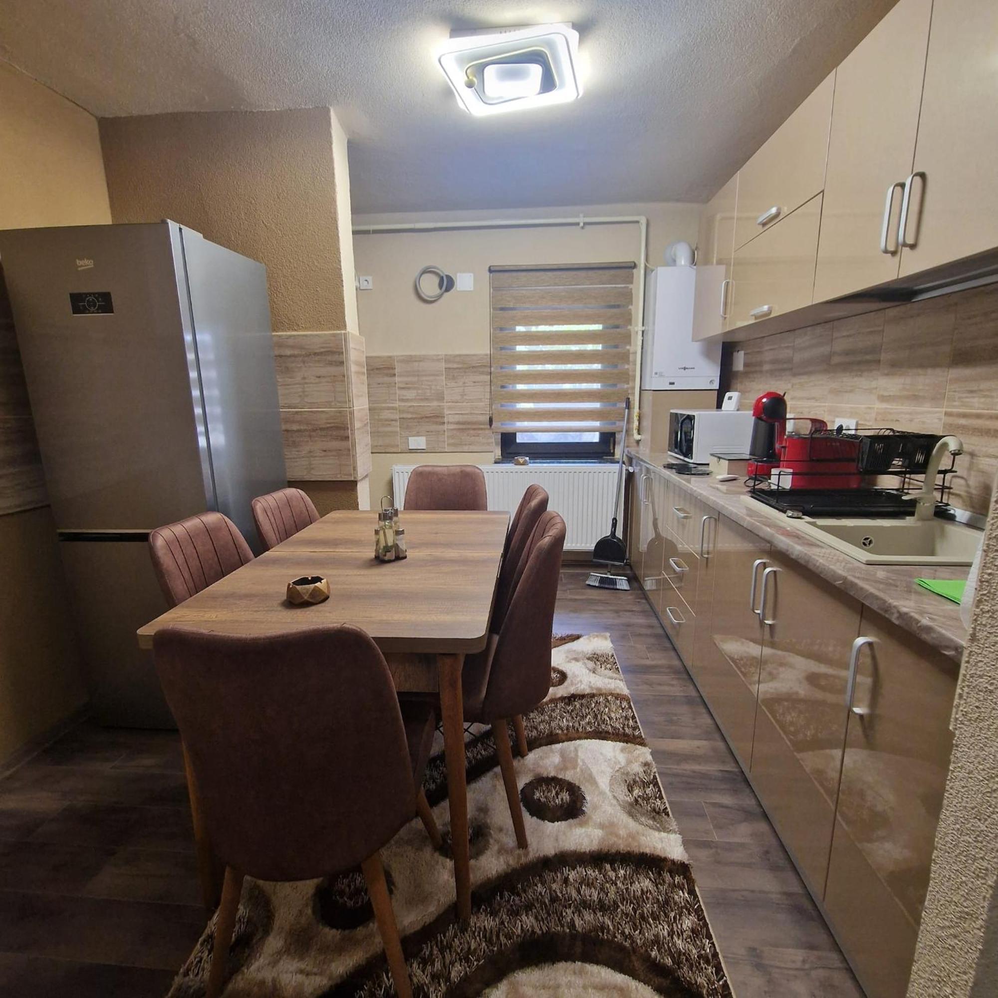 Apartament Iulius 3 Manastire Curtea De Arges Ngoại thất bức ảnh