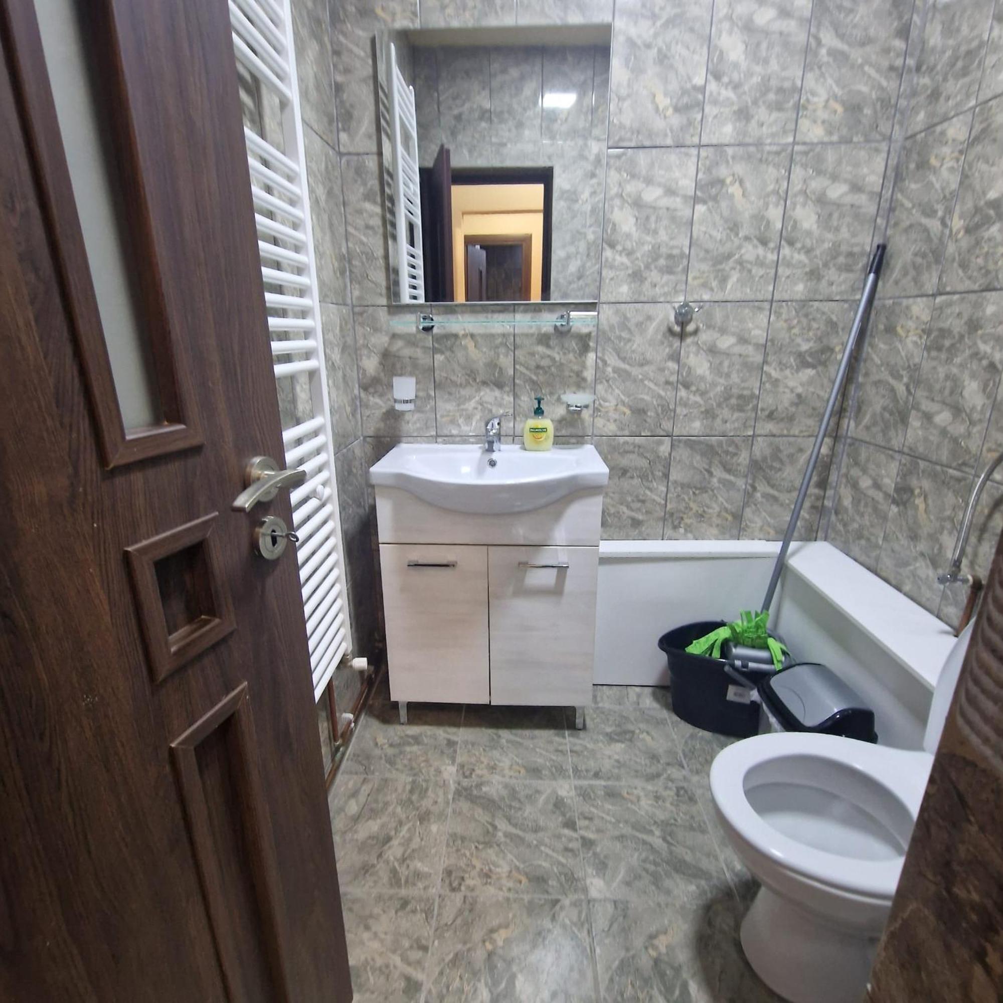 Apartament Iulius 3 Manastire Curtea De Arges Ngoại thất bức ảnh